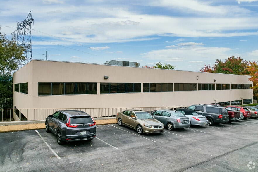 More Photos Of 9111 Cross Park Dr, Knoxville Office For Sale