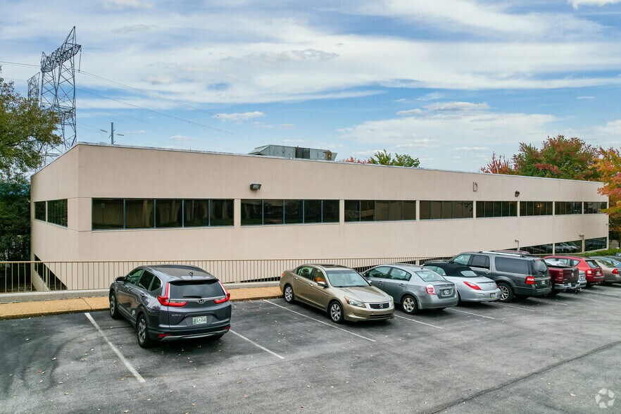 More Photos Of 9111 Cross Park Dr, Knoxville Office For Lease
