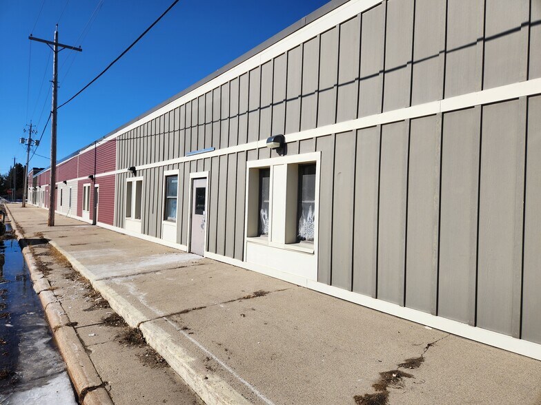 More Photos Of 1100 5th St NE, Staples General Retail For Lease