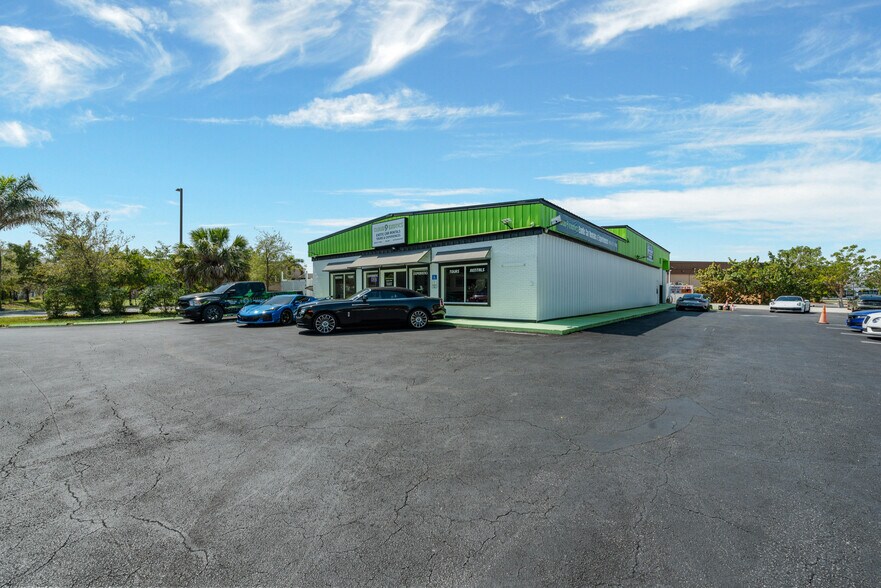 More Photos Of 2360 Shadowlawn Dr, Naples Freestanding For Sale