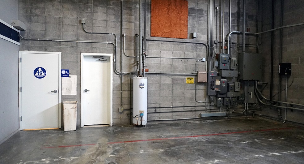 More Photos Of 1314 E North Ave, Fresno Warehouse For Sale