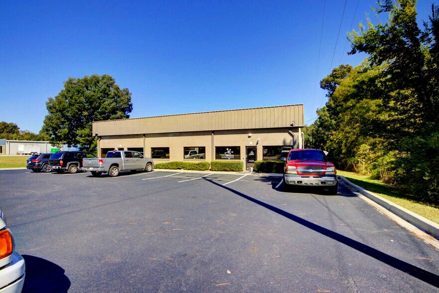 More Photos Of 7120 Broad River Rd, Irmo Light Distribution For Lease