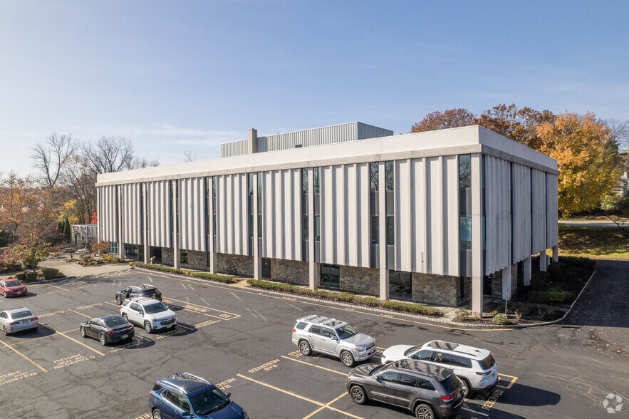 More Photos Of 800 Kinderkamack Rd, Oradell Office For Lease