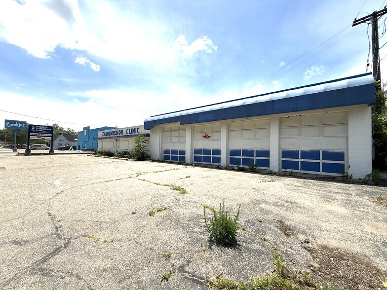 More Photos Of 2706 Portage St, Kalamazoo Auto Repair For Sale