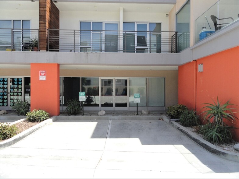 More Photos Of 1968 Lake Ave, Altadena Apartments For Lease