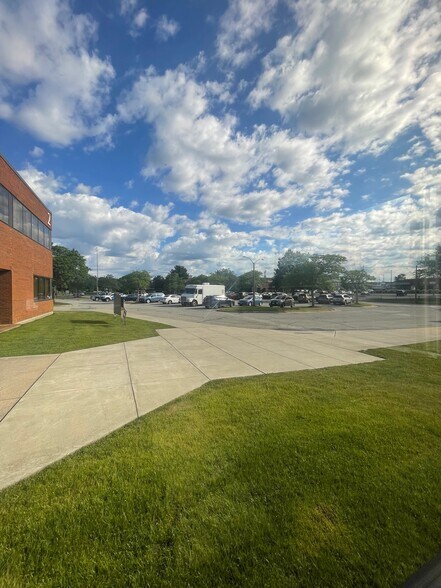 More Photos Of 2 Shaws Cv, New London Medical For Lease