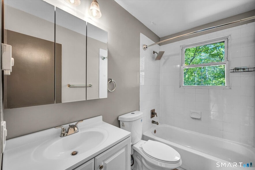 More Photos Of 40 Briarwood Ln, Branford Apartments For Sale
