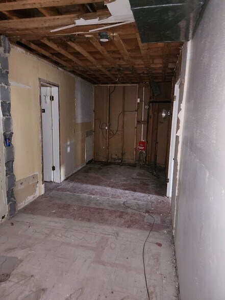 More Photos Of 205 S Cypress St, Pecos Office For Sale