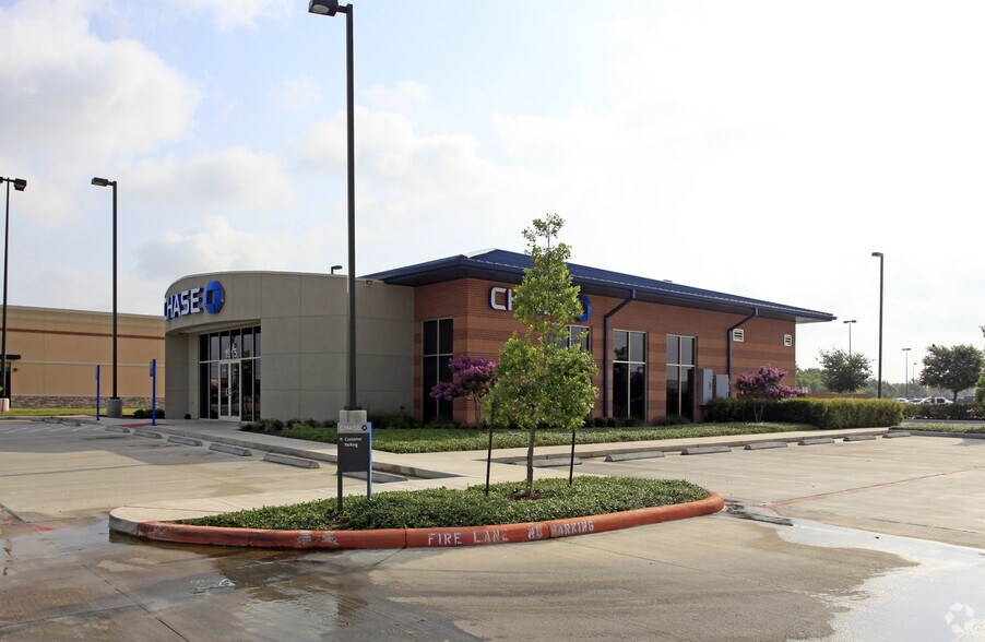 More Photos Of 1915 N Main St, Pearland Bank For Lease