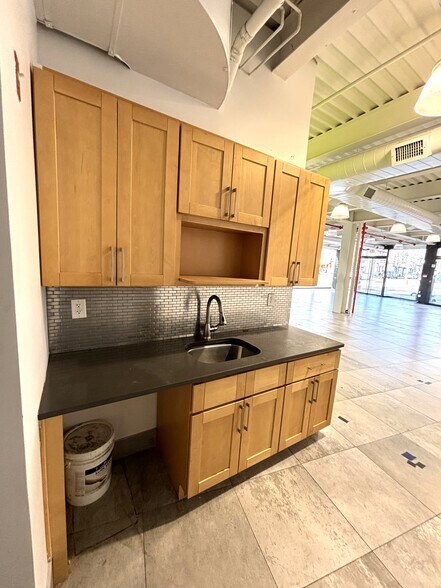 More Photos Of 178-02 Jamaica Ave, Jamaica Storefront Retail Office For Lease