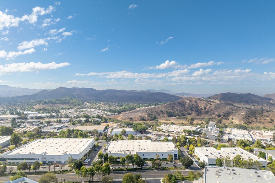 More Photos Of 130 W Cochran St, Simi Valley Distribution For Lease