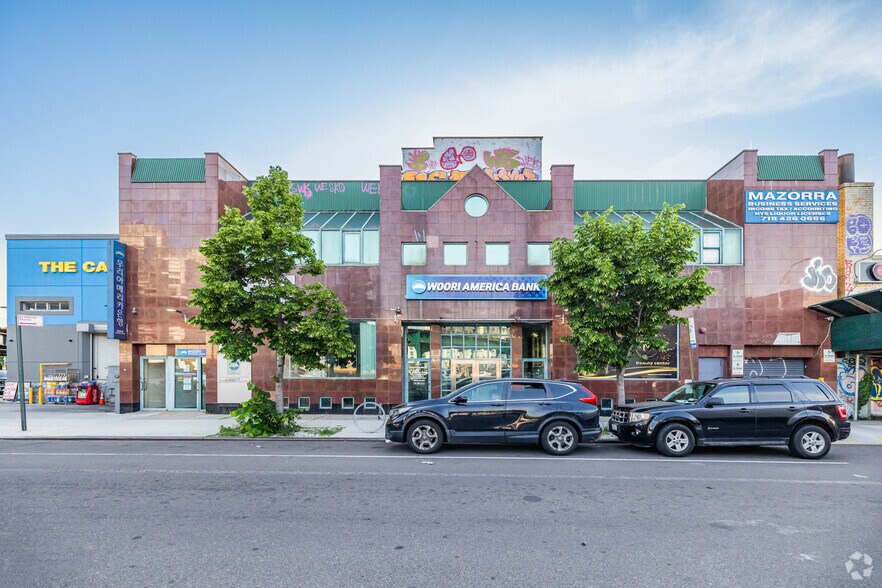 Primary Photo Of 4322 50th St, Woodside Medical For Sale