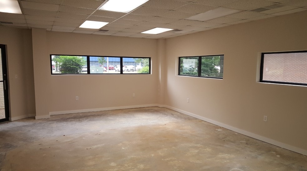 More Photos Of 724 City Center Blvd, Newport News Warehouse For Lease