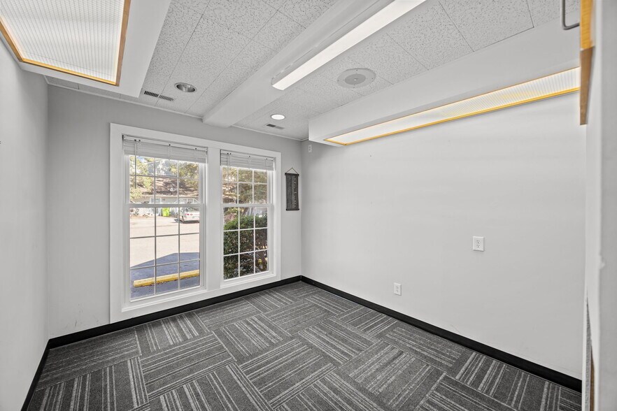 More Photos Of 44 Shoreline Dr, New Bern Medical For Sale