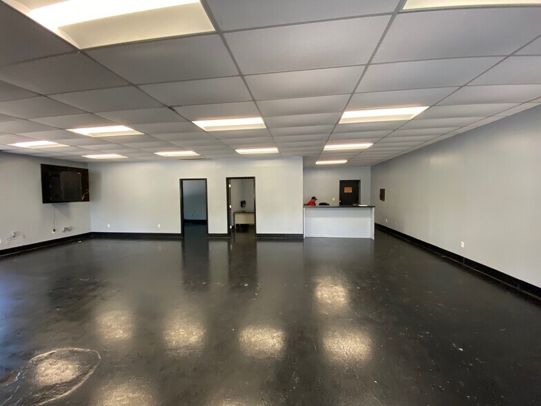 More Photos Of 407 S Eason Blvd, Tupelo Warehouse For Sale