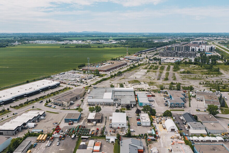 More Photos Of 3280 Rue Marconi, Mascouche Distribution For Sale