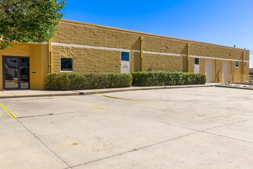 More Photos Of 2737 W 2nd Ave, Denver Warehouse For Lease