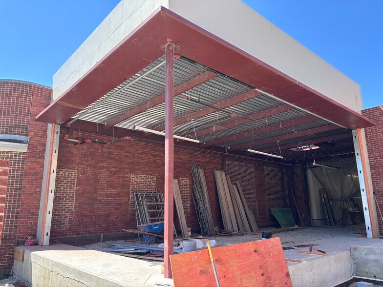 More Photos Of 202 N Main St, Tulsa Manufacturing For Lease