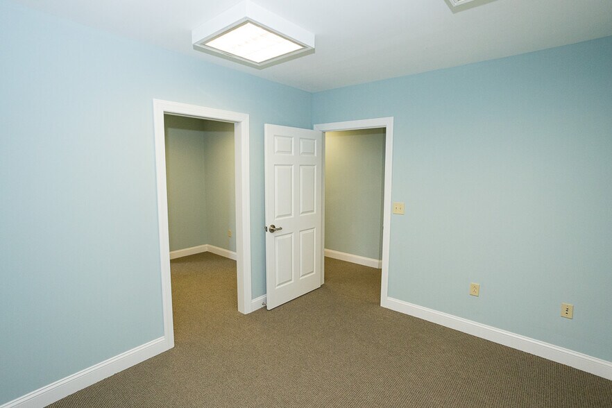 More Photos Of 178 Center St, Clinton Township Medical For Lease