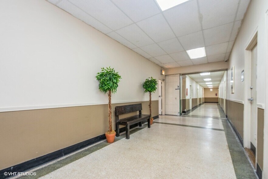 More Photos Of 4554 N Broadway, Chicago Office For Sale