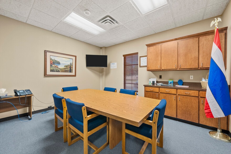 More Photos Of 720 Venture Dr, Woodway Warehouse For Lease