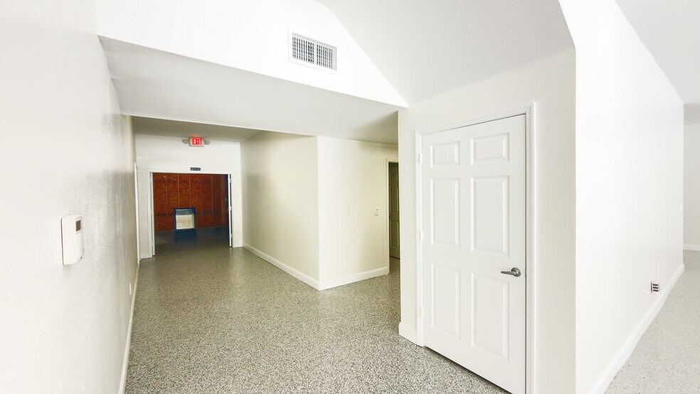 More Photos Of 7065 NW 22nd St, Gainesville Warehouse For Lease