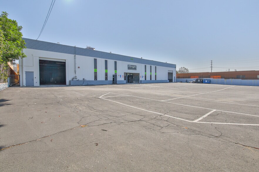 More Photos Of 9130 Glenoaks Blvd, Sun Valley Manufacturing For Lease