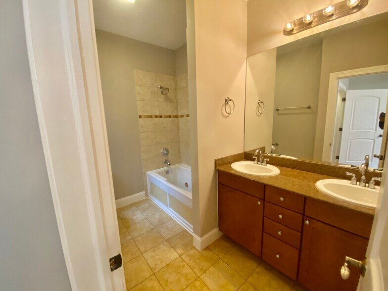 More Photos Of 6557 S Minerva Ave, Chicago Apartments For Sale