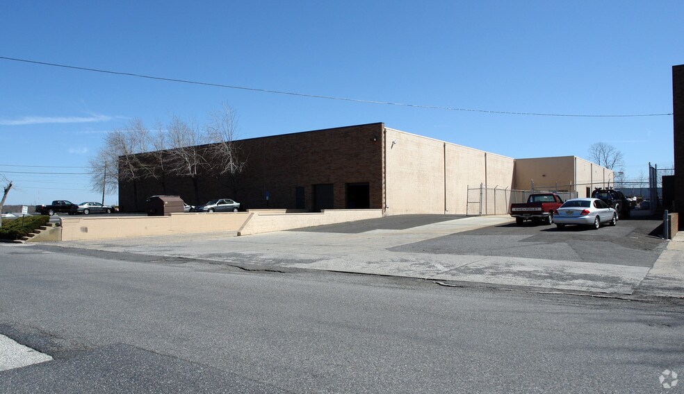 More Photos Of 751-761 Hylton Rd, Pennsauken Warehouse For Lease