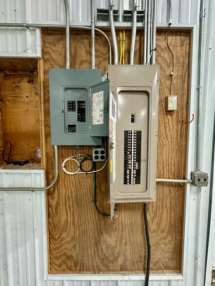 More Photos Of 7865 E Main Rd, Le Roy Warehouse For Lease