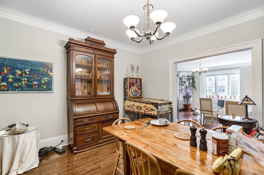 More Photos Of 4 Oriole Gdns, Toronto Apartments For Sale