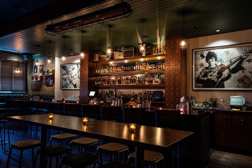 More Photos Of 7746 Santa Monica Blvd, West Hollywood Bar For Lease