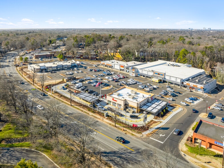 More Photos Of 901 N Wendover Rd, Charlotte Storefront For Lease