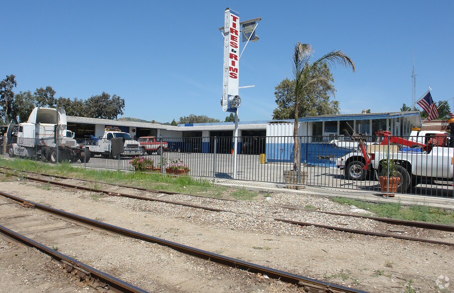 More Photos Of 104 N Palm Ave, Santa Paula Auto Repair For Sale