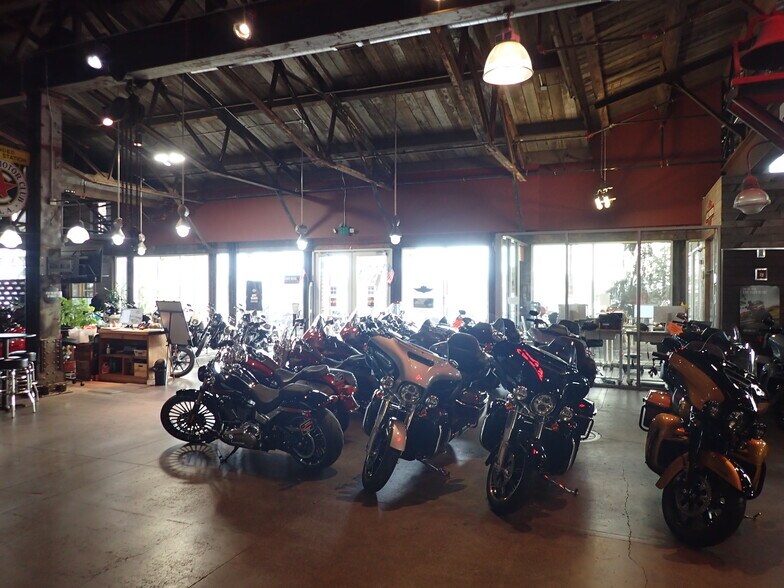 More Photos Of 555 S Geneva Rd, Lindon Freestanding For Sale