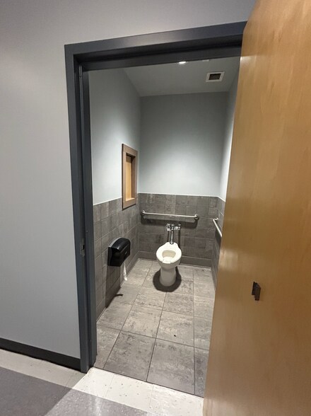 More Photos Of 1095 Woodstock Rd, Roswell Medical For Lease