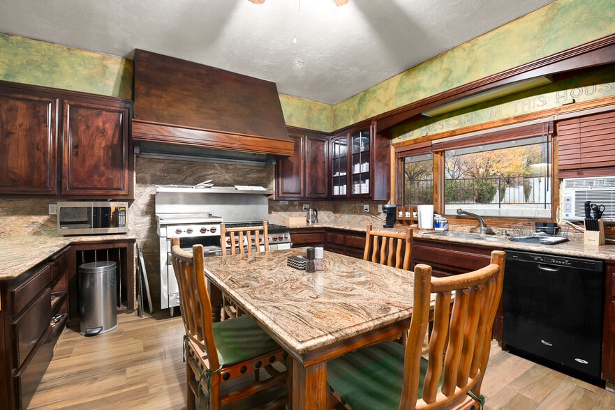 More Photos Of 790 California 2, Wrightwood Specialty For Sale