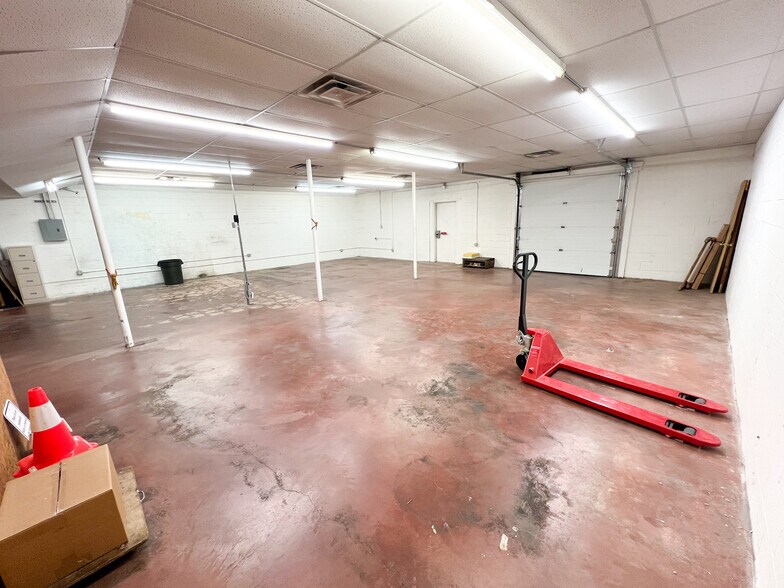 More Photos Of 311 E Illinois Ave, Midland Office For Sale