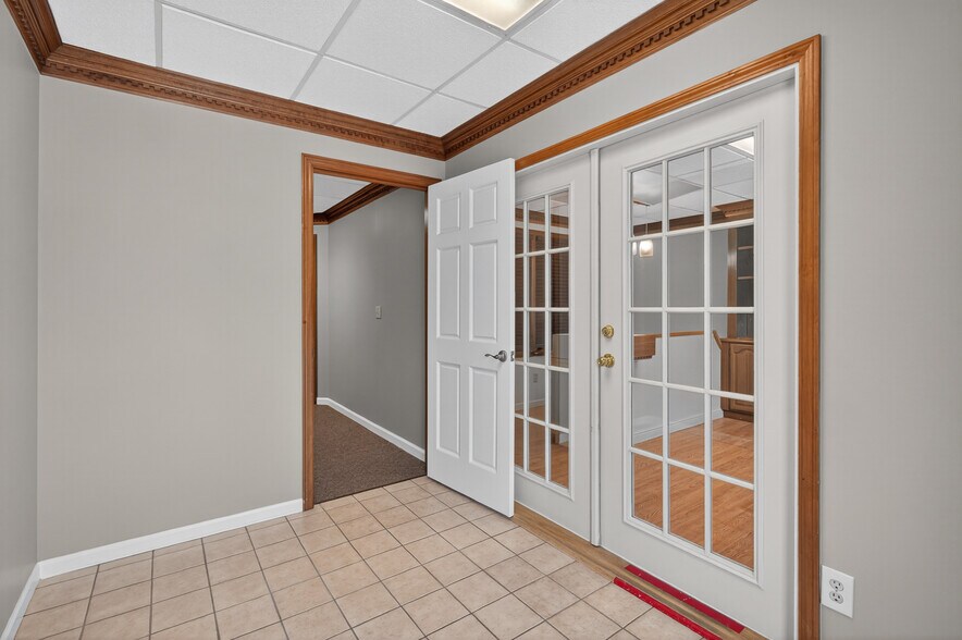 More Photos Of 638 Main St, Columbia Office For Sale