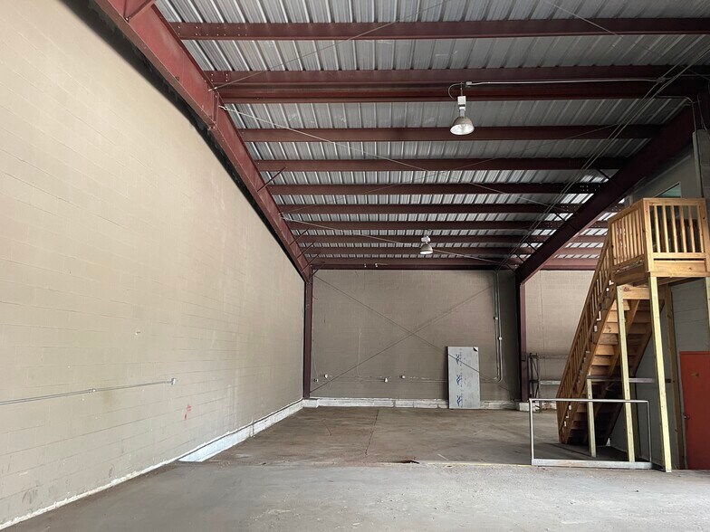 More Photos Of 7207 Navigation Blvd, Houston Flex For Sale