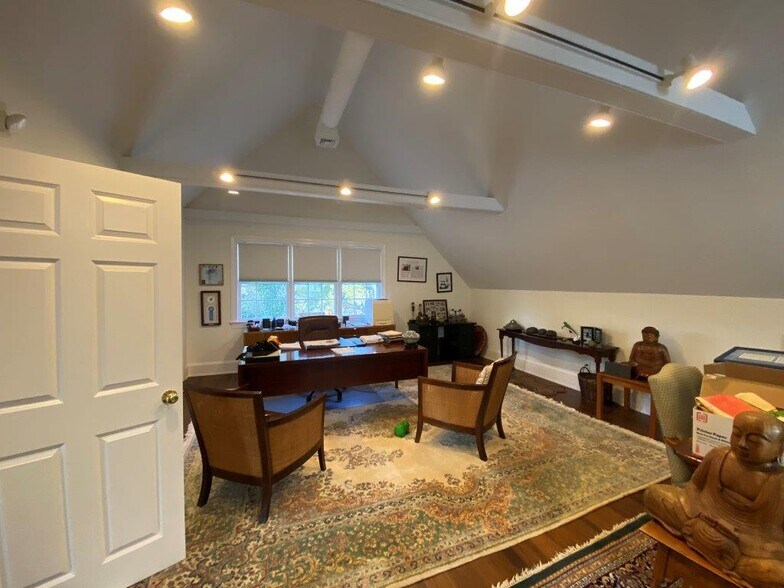 More Photos Of 1-13 Willow St, Yarmouth Port Unknown For Lease