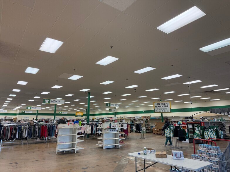 More Photos Of 6200 Stage Rd, Bartlett Unknown For Lease