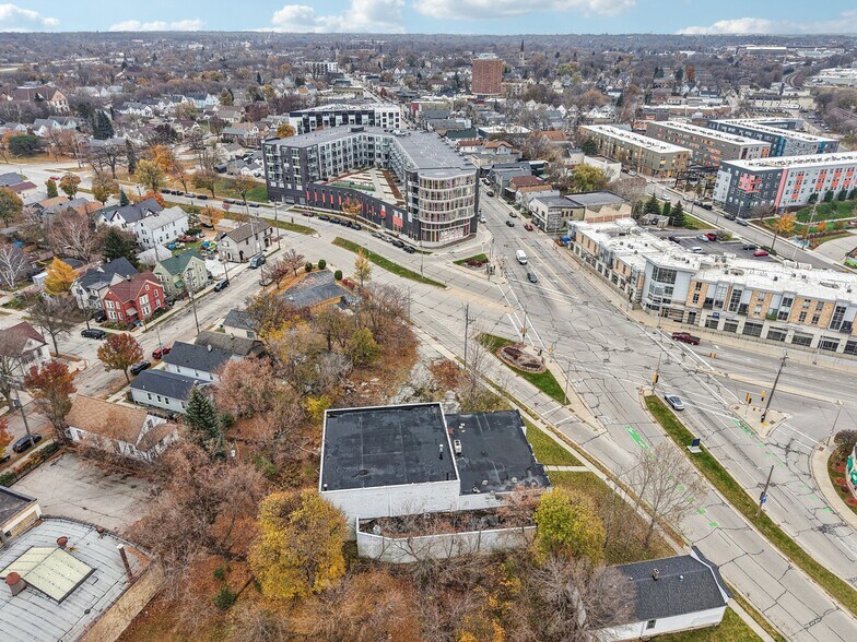 More Photos Of 300 E Bay St, Milwaukee Flex For Sale