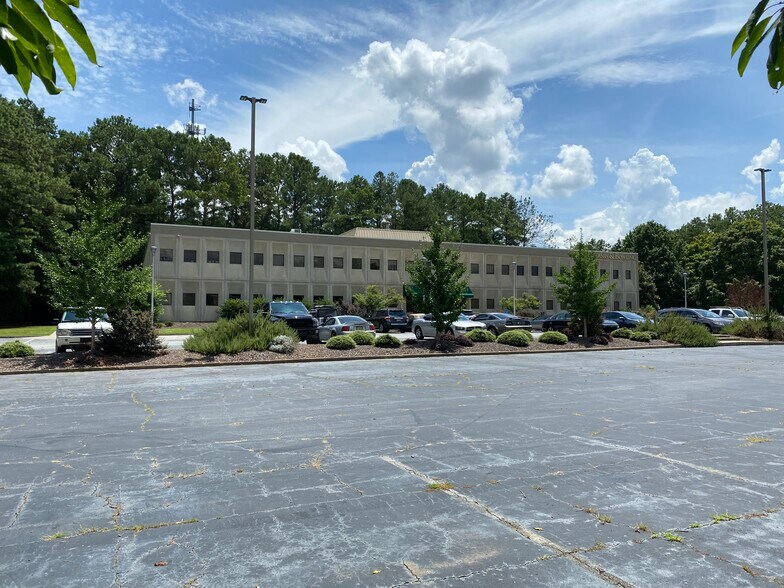 More Photos Of 30 Perimeter Park Dr, Atlanta Office For Lease