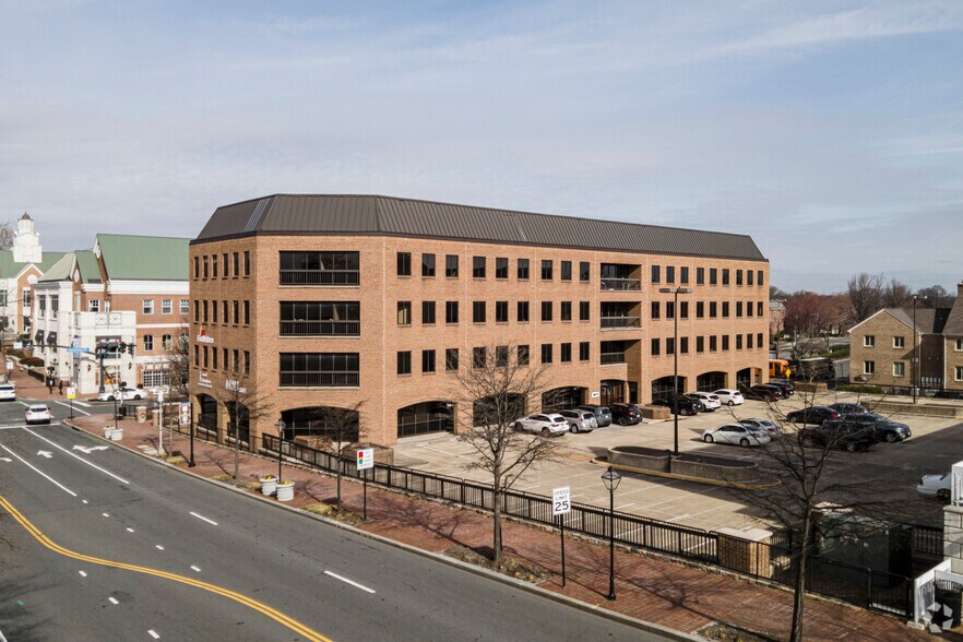 More Photos Of 3975 University Dr, Fairfax Office Residential For Lease