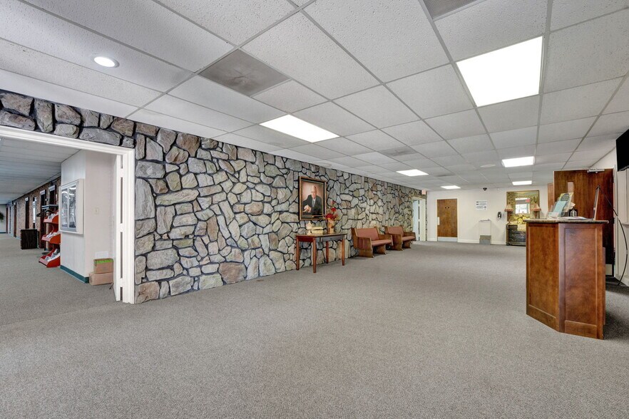 More Photos Of 3232 Covington Pike, Memphis Religious Facility For Sale