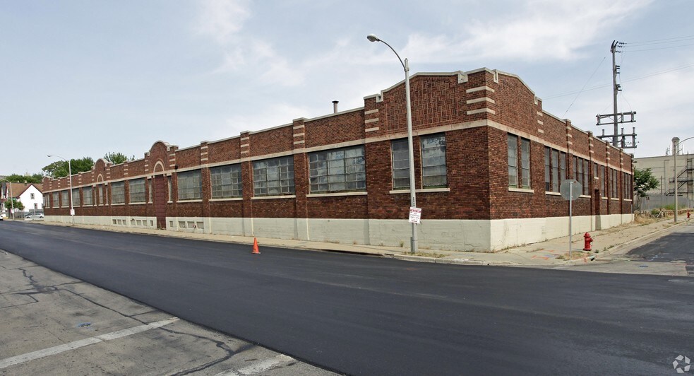 More Photos Of 2748 N 32nd St, Milwaukee Warehouse For Sale