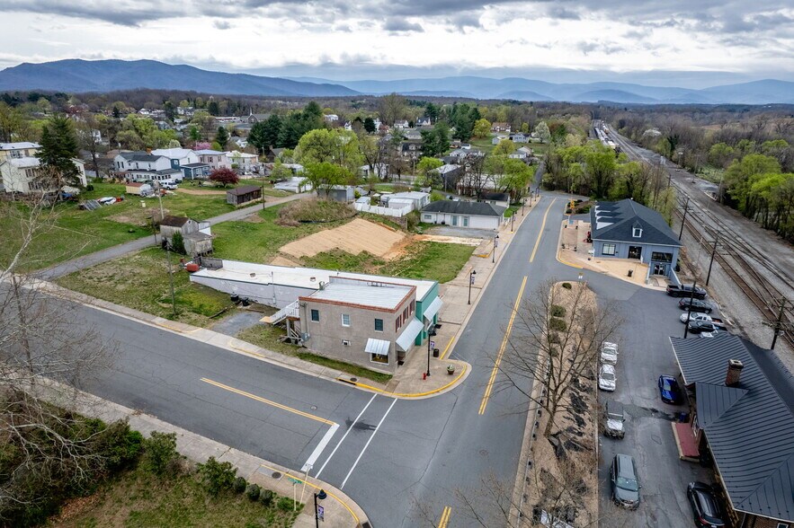 More Photos Of 500-502 First St, Shenandoah Office For Sale