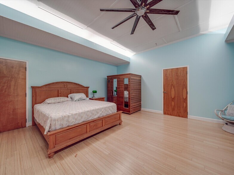 More Photos Of 4400 Republic Ct, Concord Warehouse For Lease