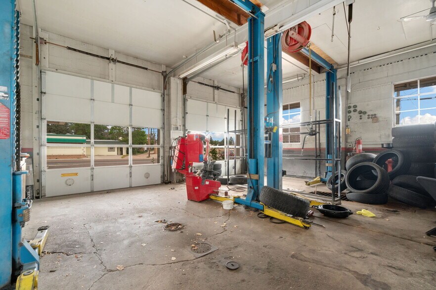 More Photos Of 1822 Logan Ave, Cheyenne Service For Sale